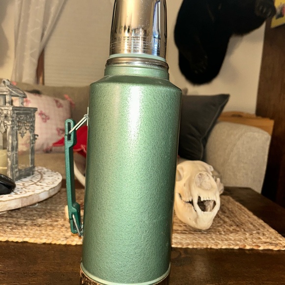 Vintage Stanley Aladdin Thermos USA Made A9450DH Green Metal 1/2 Gallon Cup 64oz - Picture 3 of 8